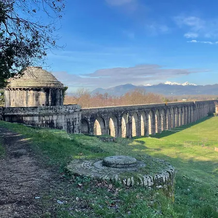 Quarto em Acomodações Particulares La Dimora Di Corte Lucca